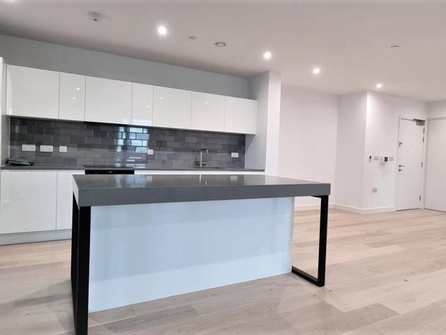 Flat for sale in Silvertown, Greater London