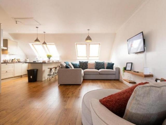 Flat for sale in Richmond Hill, West Yorkshire