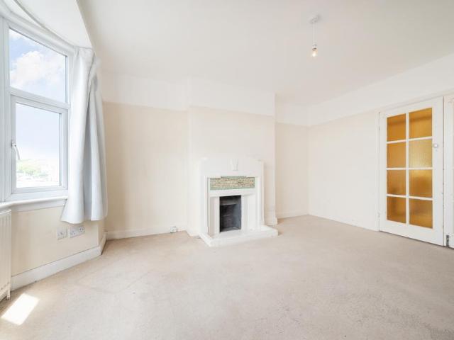 Flat for sale in South Hampstead, Greater London