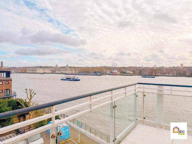 Flat for sale in Isle Of Dogs, Isle Of Man