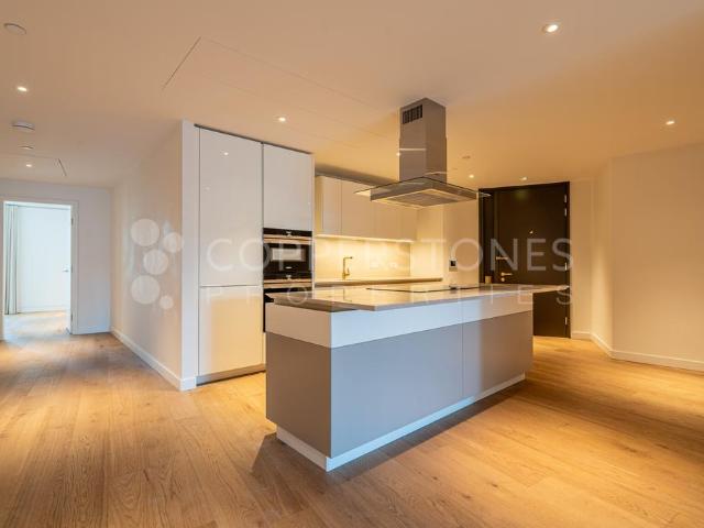 Flat for sale in Nine Elms, Greater London
