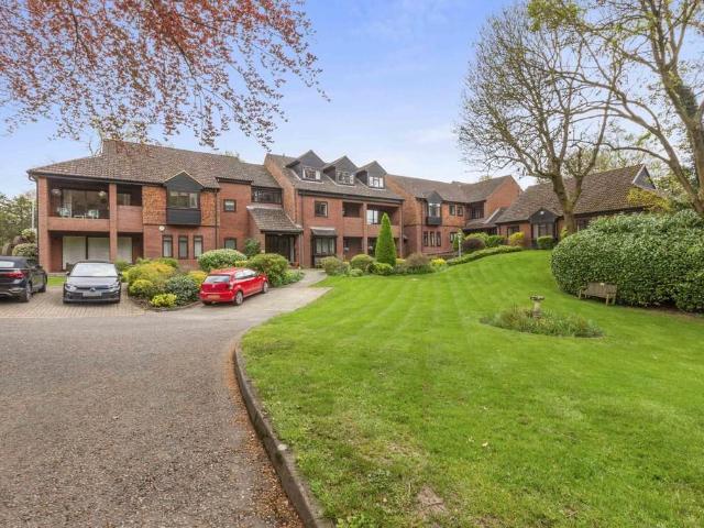 Flat for sale in Amersham, Buckinghamshire