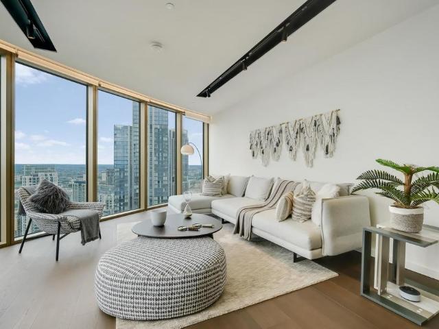 Flat for sale in Isle Of Dogs, Greater London