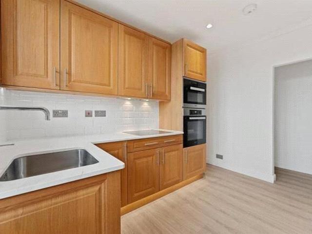 Flat for sale in South Hampstead, Greater London