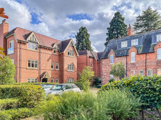Flat for sale in Alderminster, Warwickshire