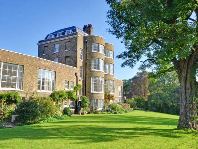 Flat for sale in London Borough of Lewisham, Blackheath