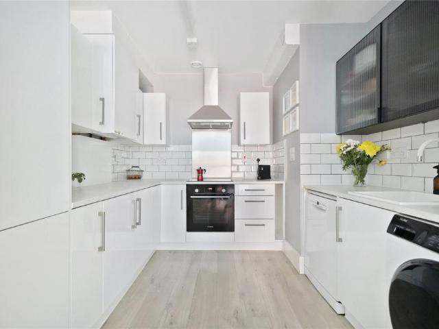 Flat for sale in Harringay, Greater London