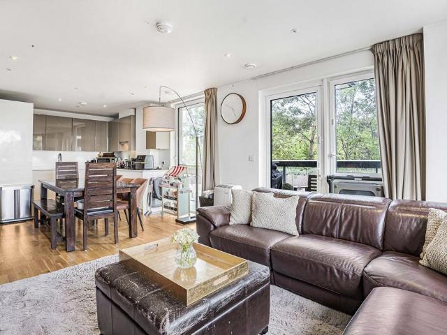 Flat for sale in Stratford Marsh, Greater London
