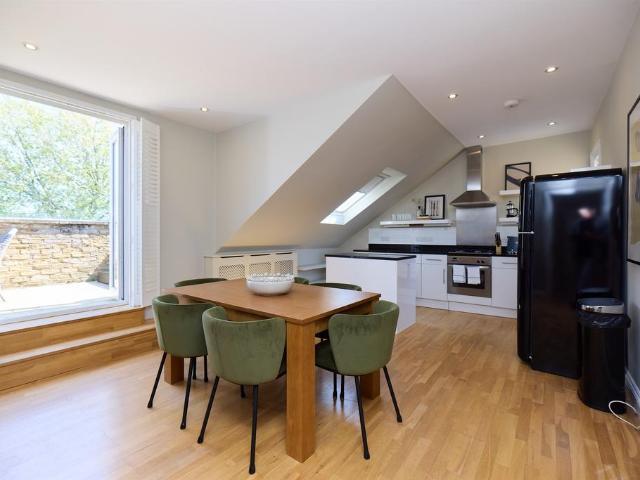 Flat for sale in Wandsworth, Greater London