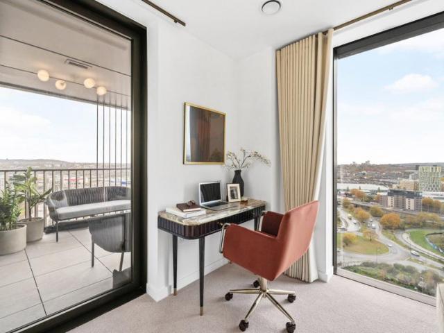 Flat for sale in Greenwich Peninsula, Greater London