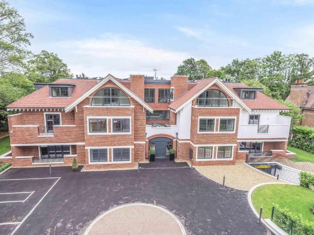 Flat for sale in Penn, Knotty Green