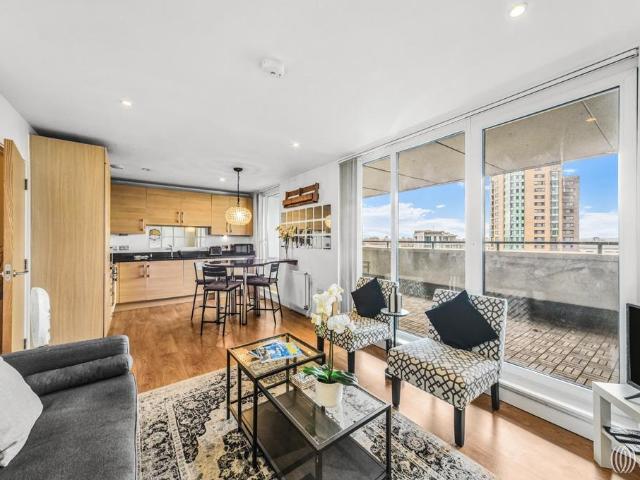 Flat for sale in Stratford Marsh, Greater London
