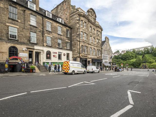 Flat for sale in New Town, Scotland
