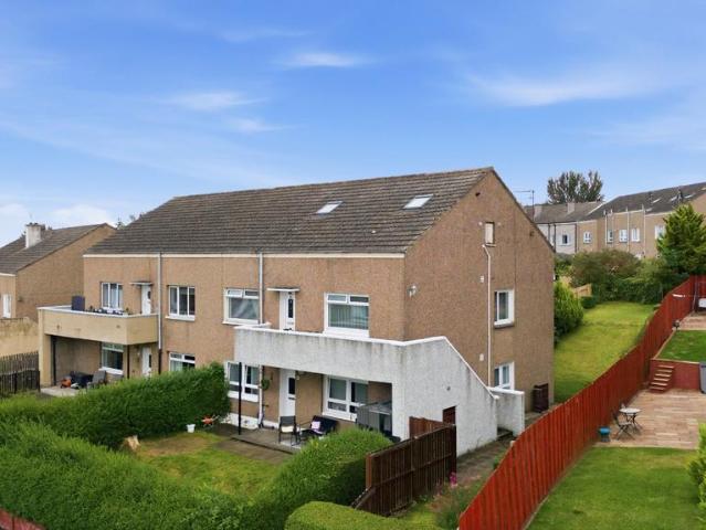 Flat for sale in Hillington, Scotland
