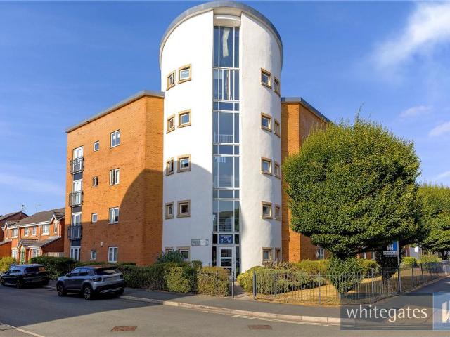 Flat for sale in Hunts Cross, Calderstones