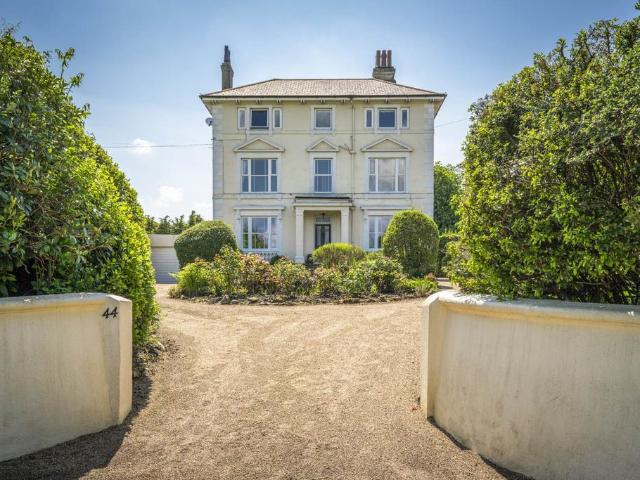 Flat for sale in Southborough, Sandown Park