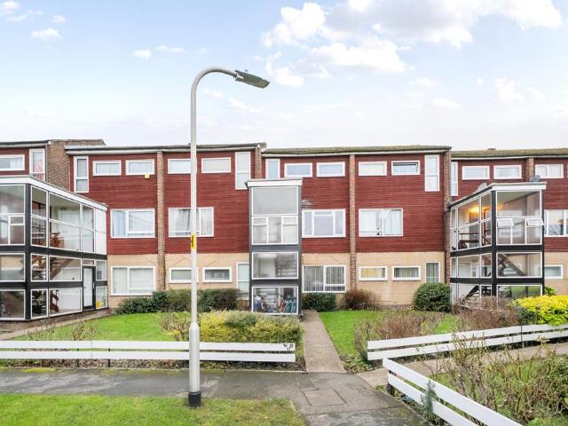 Flat for sale in Iver, Iver Heath