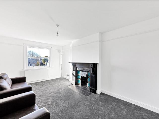 Flat for sale in Holloway, Greater London