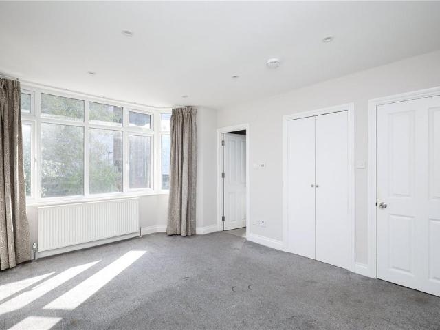 Flat for sale in London Borough of Ealing, Greater London