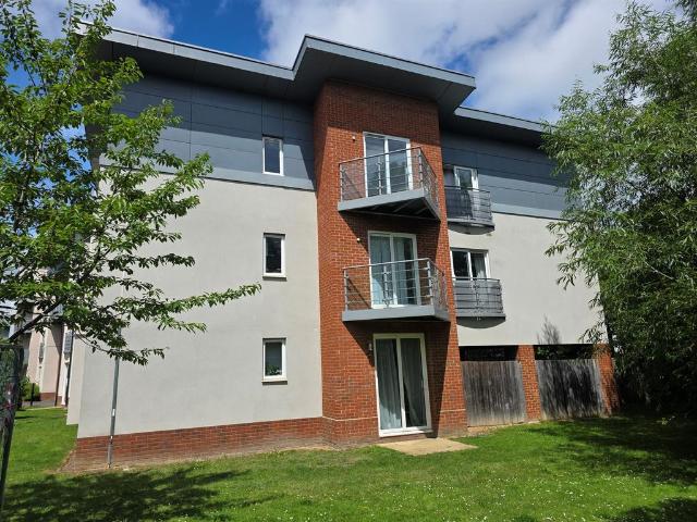 Flat for sale in Walton, Aylesbury