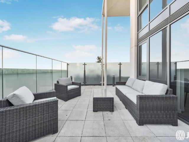 Flat for sale in Finsbury Park, Greater London