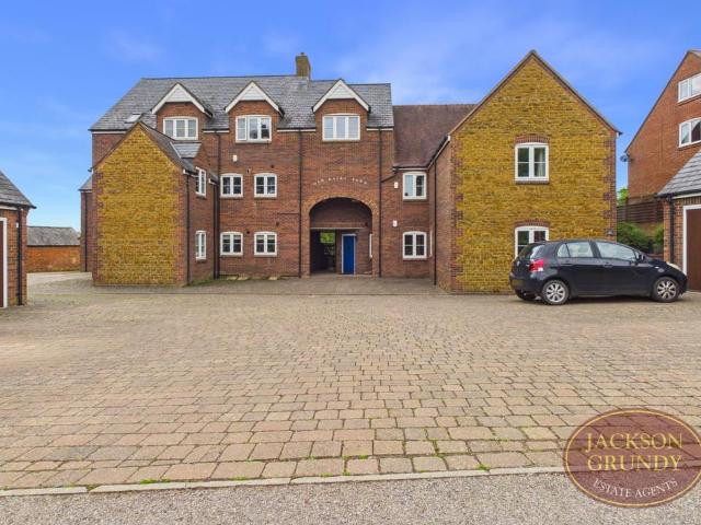 Flat for sale in East Haddon