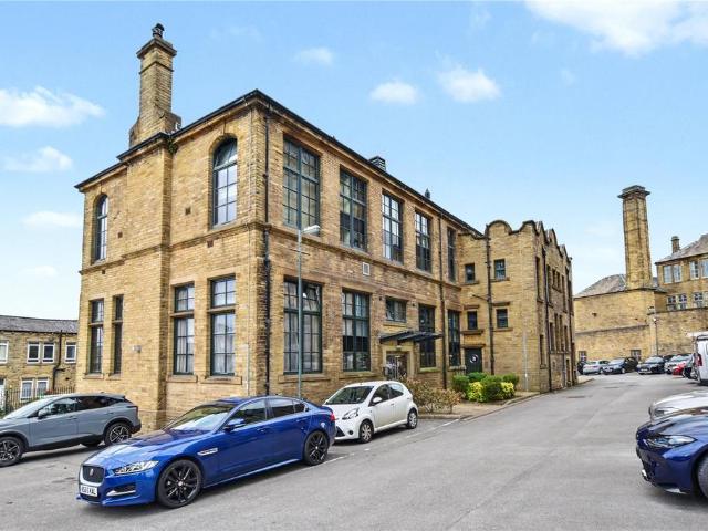 Flat for sale in West Yorkshire