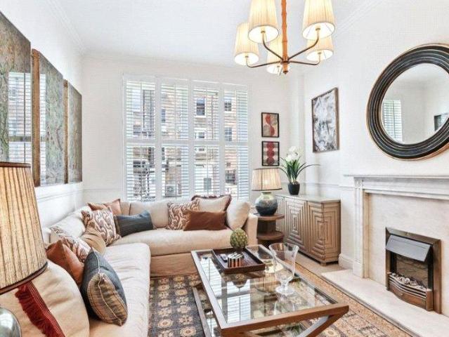 Flat for sale in Hans Town, Greater London