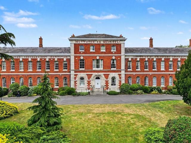 Flat for sale in Blackhills, Surrey