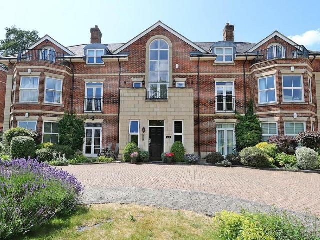 Flat for sale in Pangbourne, West Berkshire