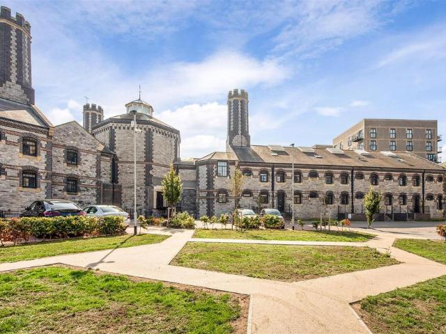Flat for sale in Kingston, Portsmouth
