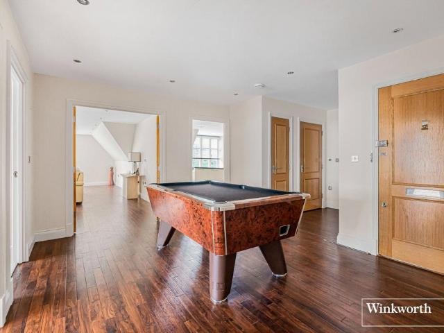 Flat for sale in Sunningdale