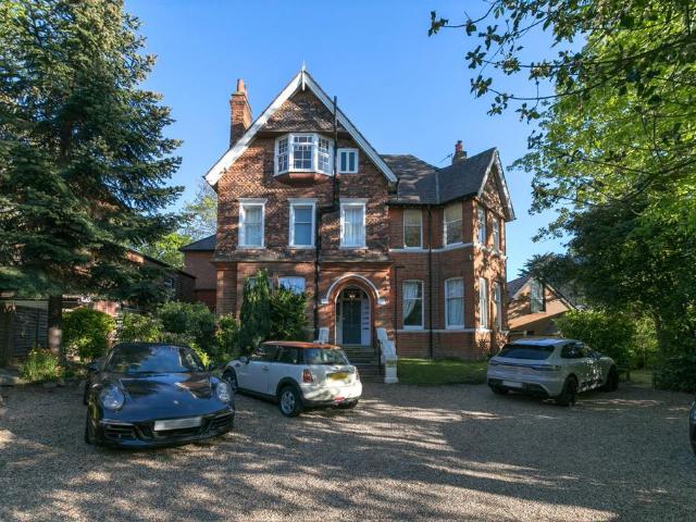 Flat for sale in London Borough of Ealing, Park Royal