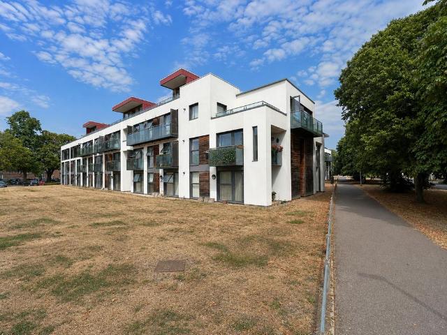 Flat for sale in Fordham Heath, Essex