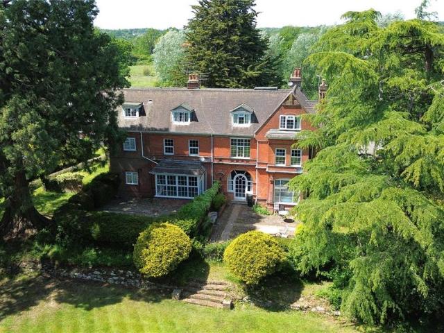 Flat for sale in Fole, Surrey