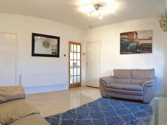 Flat for sale in Dagenham, Becontree Heath