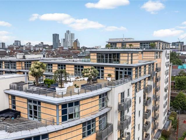 Flat for sale in West Yorkshire