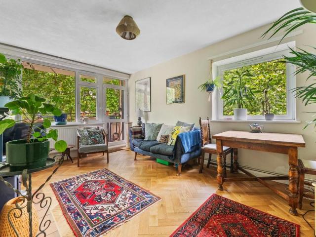 Flat for sale in Highbury, Greater London
