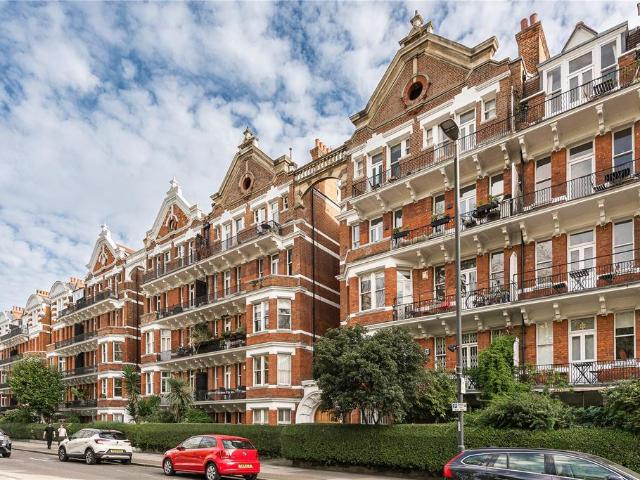 Flat for sale in London Borough of Wandsworth, Greater London