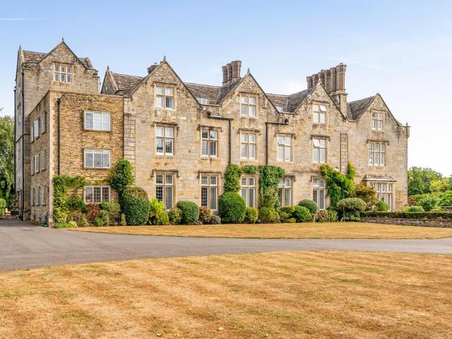 Flat for sale in Denne Park, Horsham