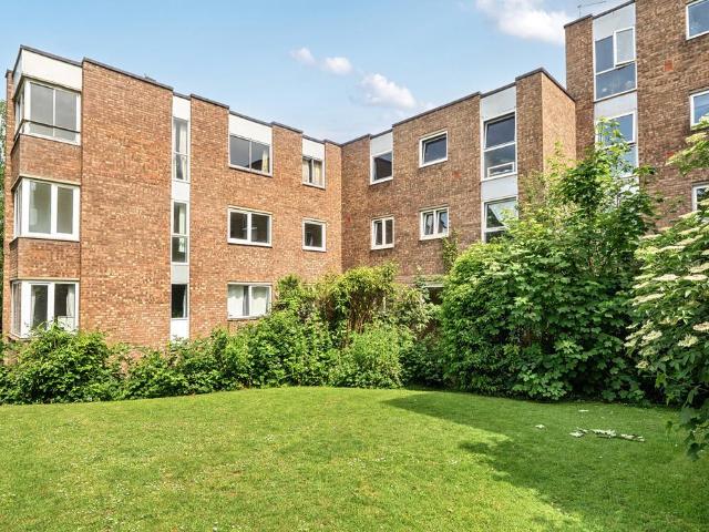 Flat for sale in Feckenham, City Of Bristol