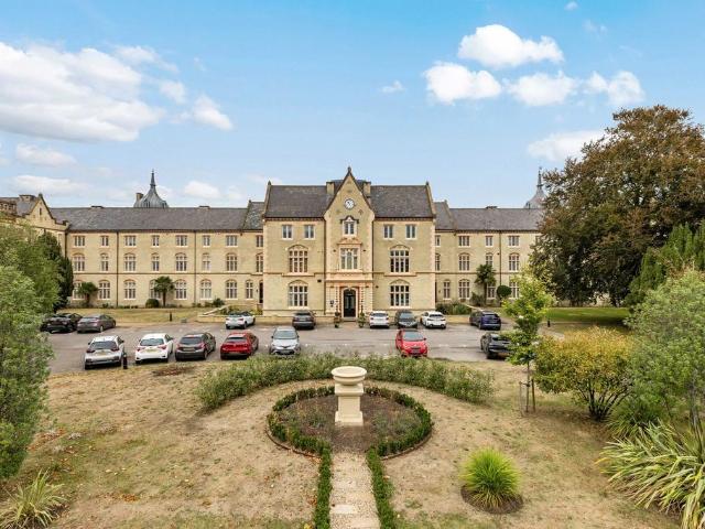 Flat for sale in Fairfield Park, Bedfordshire