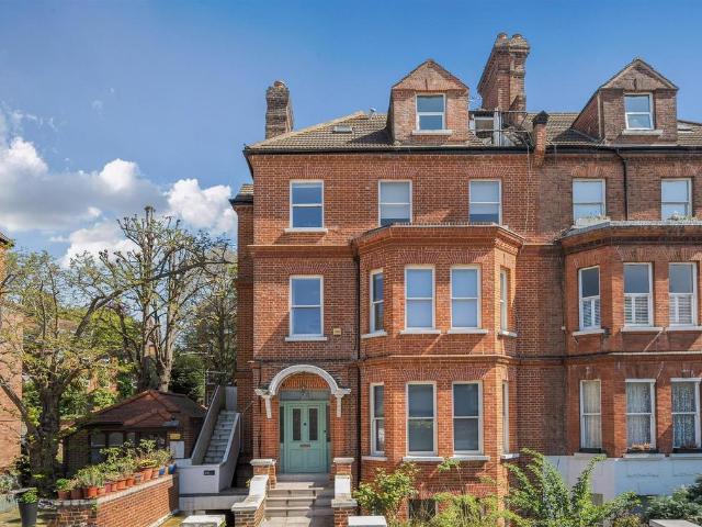 Flat for sale in South Hampstead, Greater London