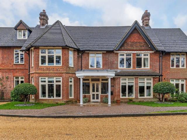 Flat for sale in Hampshire