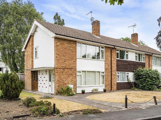 Flat for sale in Row Town, Surrey