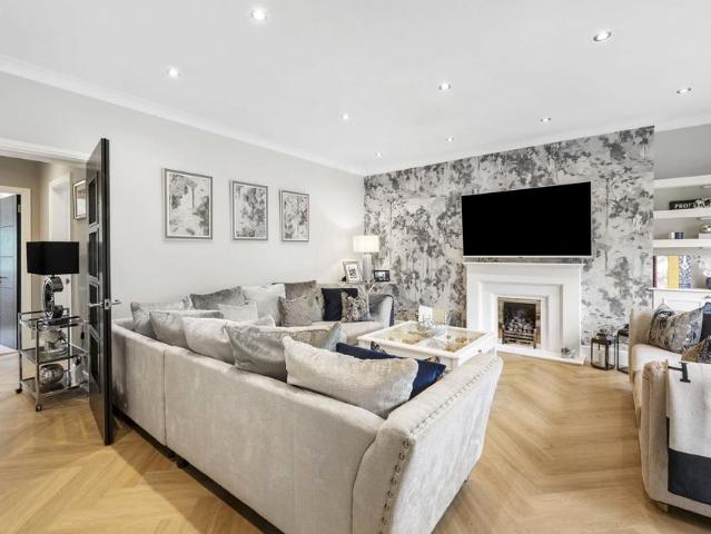 Flat for sale in Mearns, Scotland