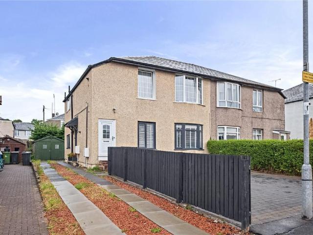 Flat for sale in King's Park, Scotland