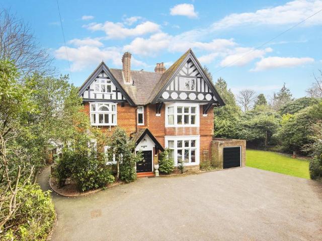 Flat for sale in Broadwater Down, Sandown Park