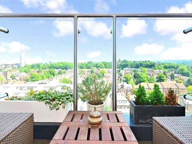 Flat for sale in London Borough of Croydon, Greater London