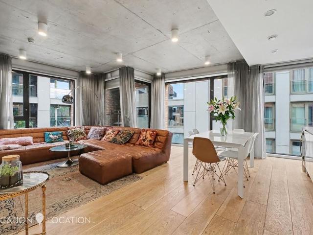 Flat for sale in South Hackney, Greater London